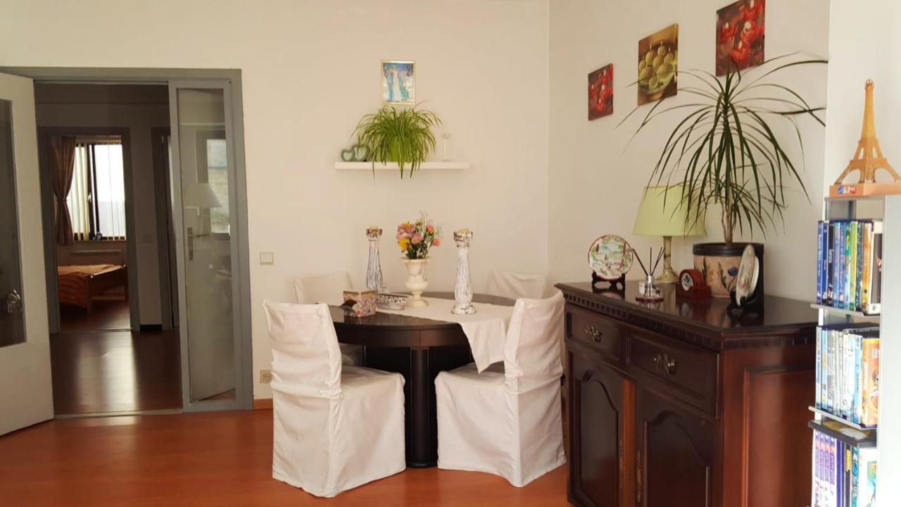 Spacious In With Balcony And Parking Apartmán